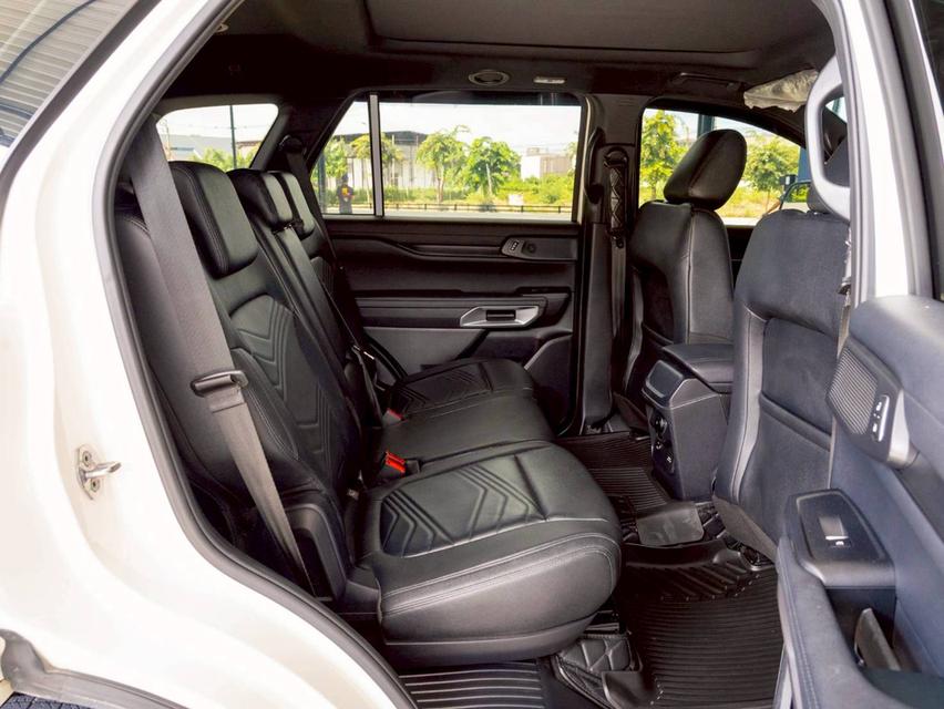 Ford Everest 2.0 Bi-Turbo Titanium+ 2WD ปีจด 2023 16