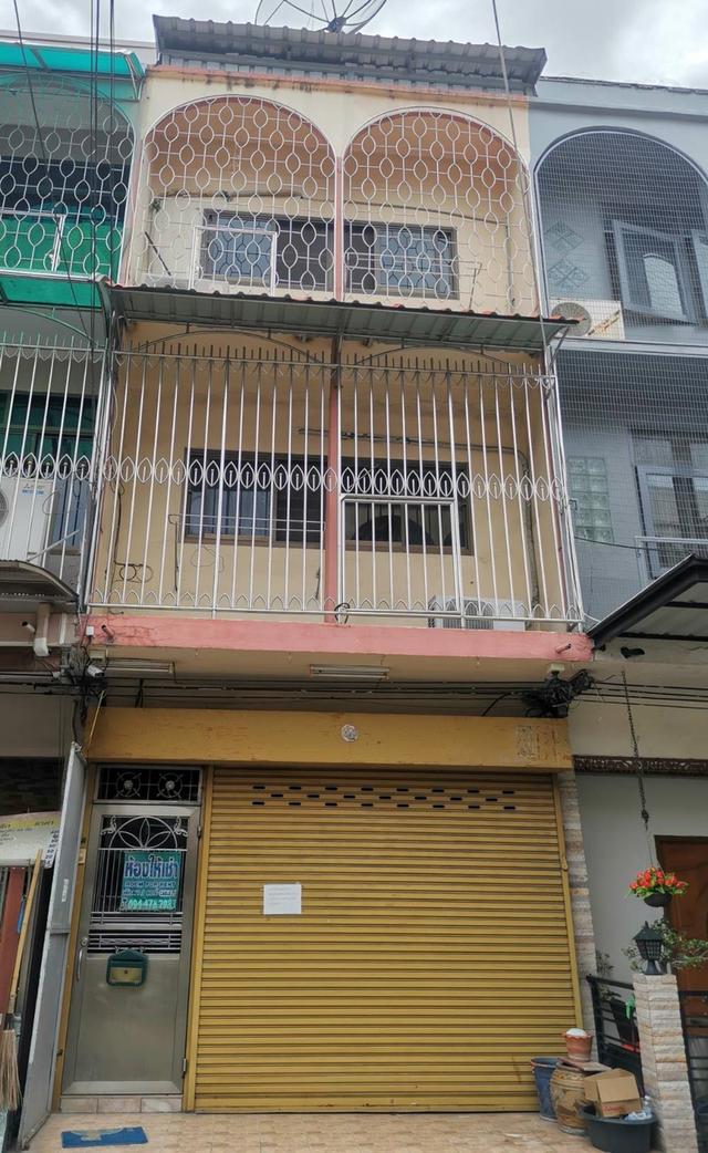 ขายถูกตึกแถว 3 ชั้น ลาดพร้าว 50 ใกล้รถไฟฟ้าสีเหลือง เจ้าของขายเอง 1