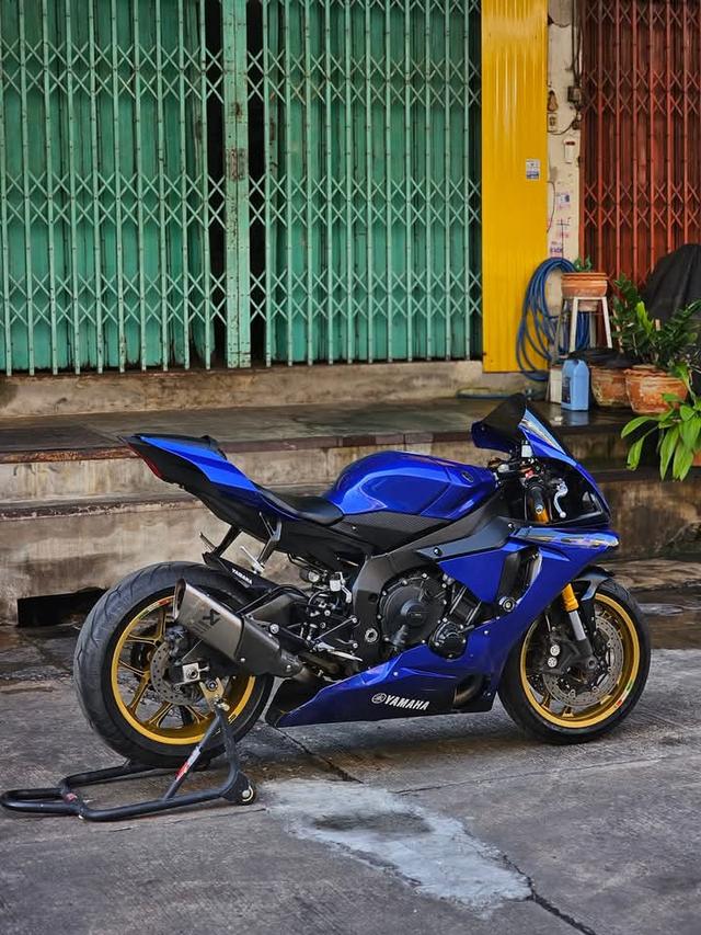 Yamaha R1 สีน้ำเงิน 2