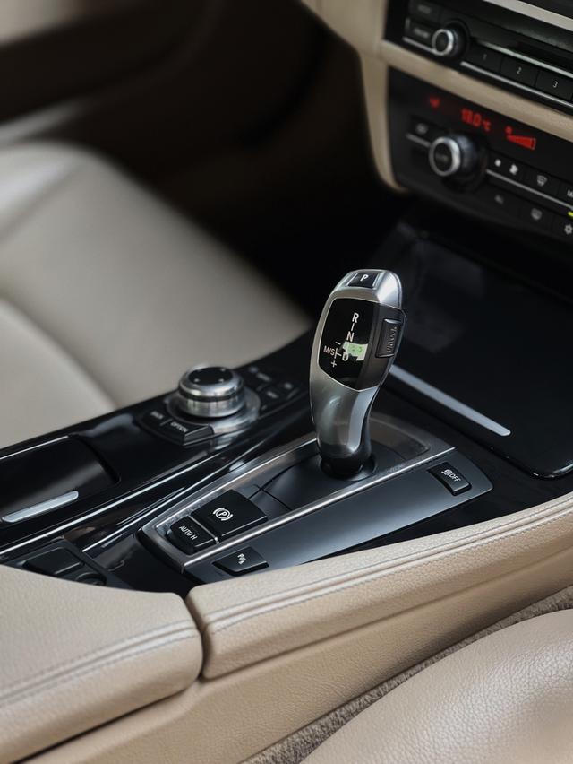 BMW 523i F10 6