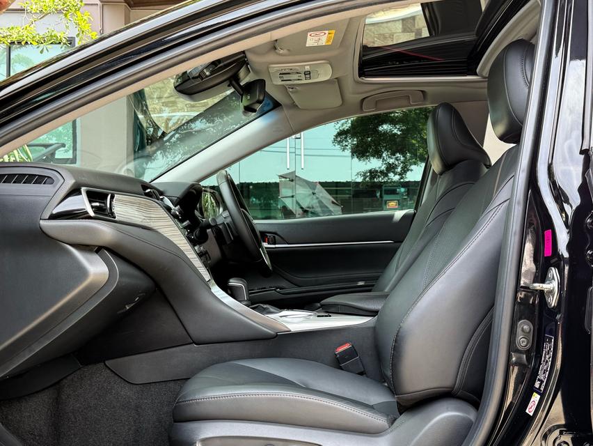 2020 TOYOTA CAMRY HV PREMIUM รถมือเดียวออกป้ายแดง รถวิ่งน้อย เข้าศูนย์ทุกระยะ ไม่เคยมีอุบัติเหตุครับ 13