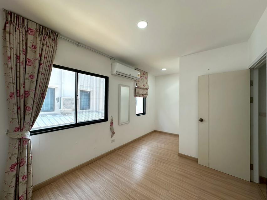 นาทีทองขายขาดทุน !!  J GRAND สาทร-กัลปพฤกษ์ ทาวน์โฮม 3 ชั้น หน้าบ้านไม่ชนใคร ติดถนนใหญ่กัลปพฤกษ์ เข้าออกสาทรสะดวก ใกล้รถไฟฟ้า MRT สายสีน้ำเงิน สถานีหล 7