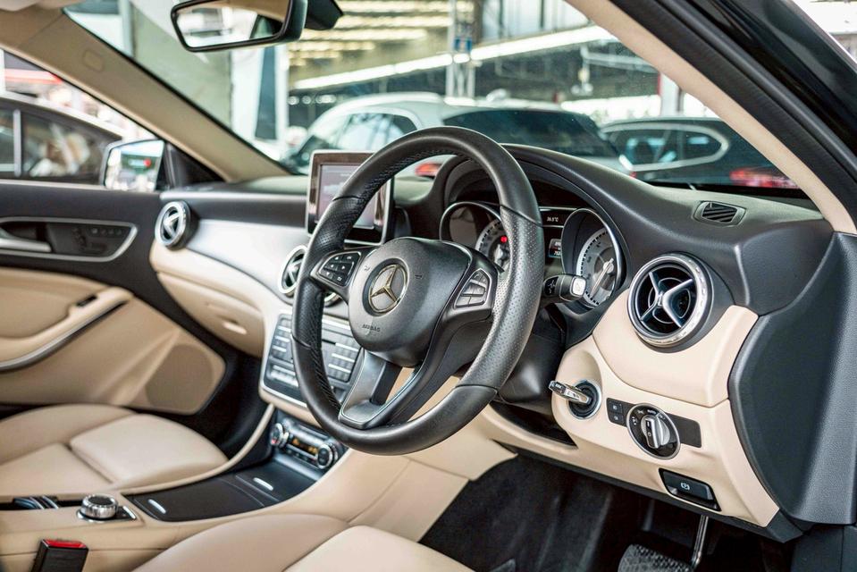 รหัสรถ NP5565 BENZ GLA200 URBAN ปีรถ : 2017 13