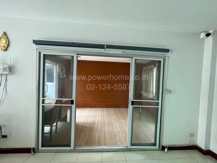 หมู่บ้านฟลอราวิลล์ รังสิต-ปทุมธานี ซอย 6 ซอยวัดเปรมประชากร ใกล้ บ.work point ถนนรังสิต-ปทุมธานี ต.บางพูน อ.เมืองปทุมธานี จ.ปทุมธานี