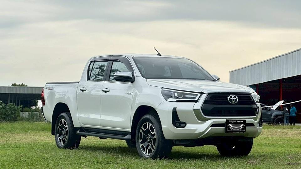 Toyota Hilux Revo 2.4 4Dr Double Cab Prerunner High A/T  2