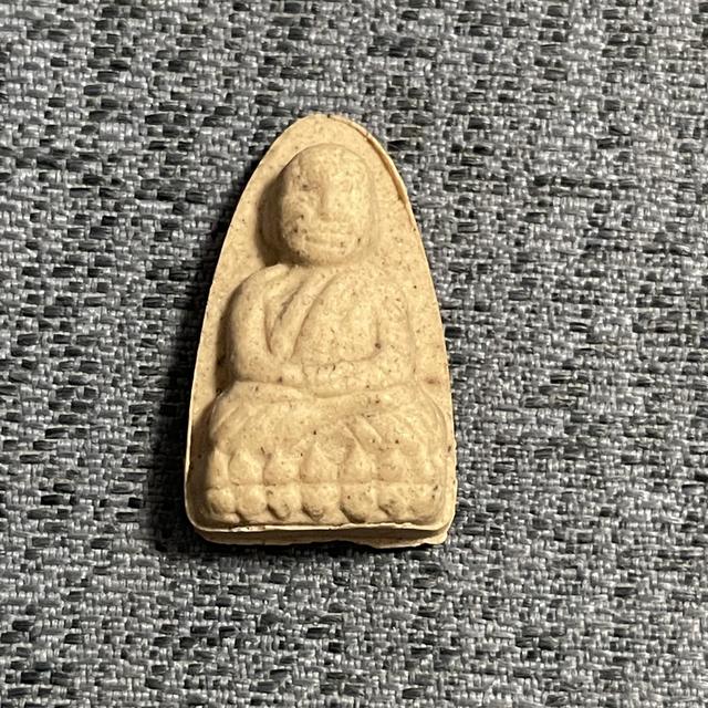 พระ สนใจองค์ไหน สอบถาม ได้เลยครับพระเก่าสะสมคุณยาย รูปที่ 8