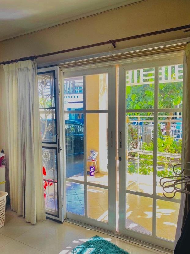 บ้านเดี่ยวบานเลื่อนกระจก มีนบุรี หมู่บ้านปรีชาร่มเกล้า ถนนร่มเกล้า (Preecha Romklao) ทำเลดีมากแต่งสวยพร้อมอยู่ ทำเลดีมาก อยู่ติดถนนใหญ่ร่มเกล้า เยื้อง 5