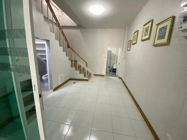 ให้เช่าอาคารพาณิชย์ 4 ชั้นครึ่ง เขตบางรัก ตรงข้ามวัดแขก รีโนเวททั้งหลังใหม่ เฟอร์นิเจอร์ใหม่ เหมาะใช้พักอาศัย ทำ airbnb ที่พักให้เช่า 7