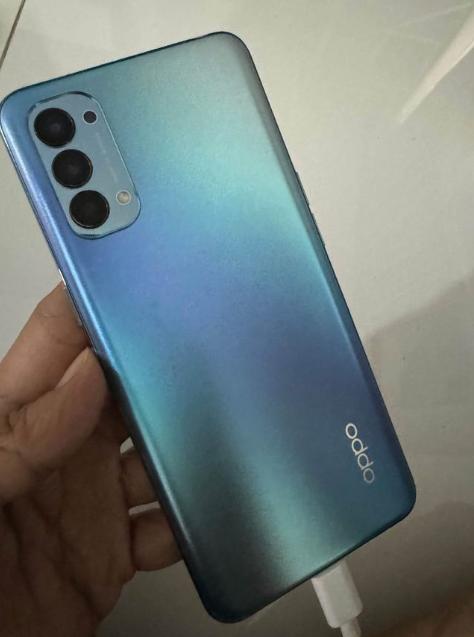 ขาย  OPPO Reno 4 สีสวย