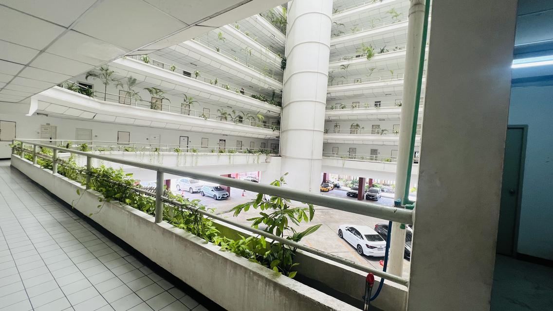 ขายด่วน! คอนโดทำเลดี ราคาคุ้มกว่าประเมิน Country Complex Tower C สรรพาวุธ บางนา 10