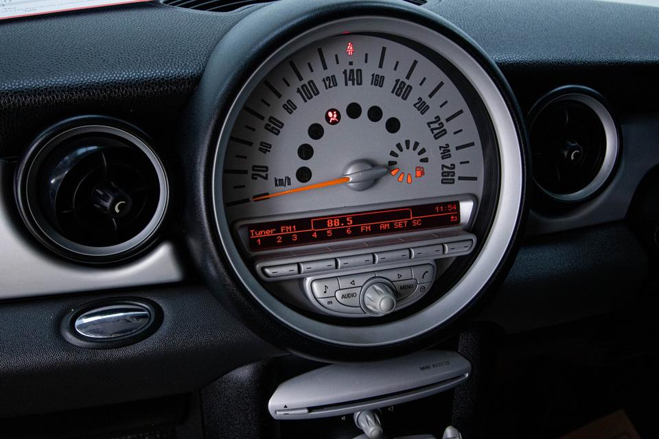 MINI COOPER ONE RHD  1.4  2010  8
