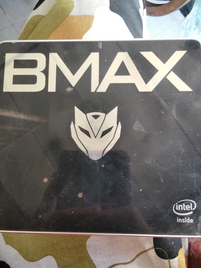 ขายกล่อง bmax b2plus 1000 พร้อม hdmi adapter โคราชนัดรับได้สนใจโทร 0949530268