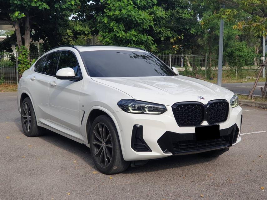 รถเข้าใหม่! BMW X4 xDrive20d M Sport LCI (2023) สีขาว เบาะแดง พร้อม LOGO 50 ปี