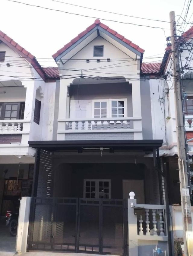 ขาย :ทาวน์เฮาส์ 2 ชั้น, เนื้อที่ 16 ตรว. หมู่บ้านเลิศอุบล วัชรพล ถนนร่วมมิตรพัฒนา 