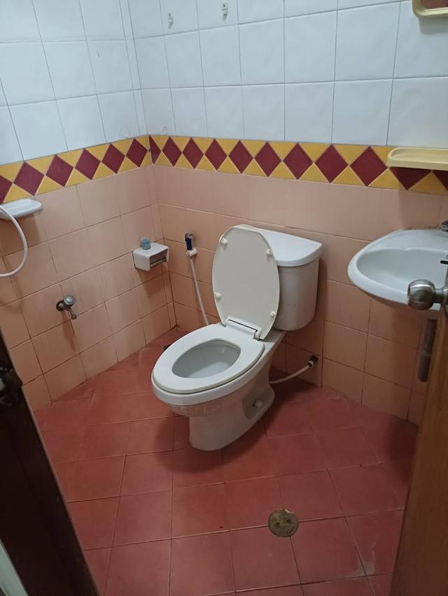 ทาวส์เฮ้าส์ทำเลทอง ติดถนน มีตลาด เดินทางสะดวก 6