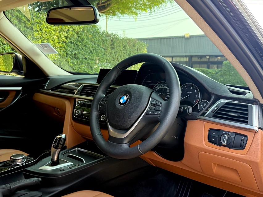 2018 BMW 320D CELEBRATION EDITION LCI รถมือเดียวออกป้ายแดง รถวิ่งน้อยเพียง 45,000กม รถเข้าศูนย์ทุกระยะ รถไม่เคยมีอุบัติเหตุครับ รูปที่ 10