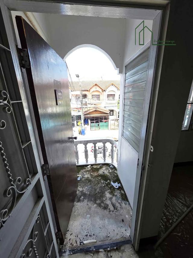 บ้านทาวเฮ้าส์ 2ชั้น หมู่บ้านเฟื่องฟ้าโครงการ2 (ซอยศรีสมิตร) ถ.เทพารักษ์  9