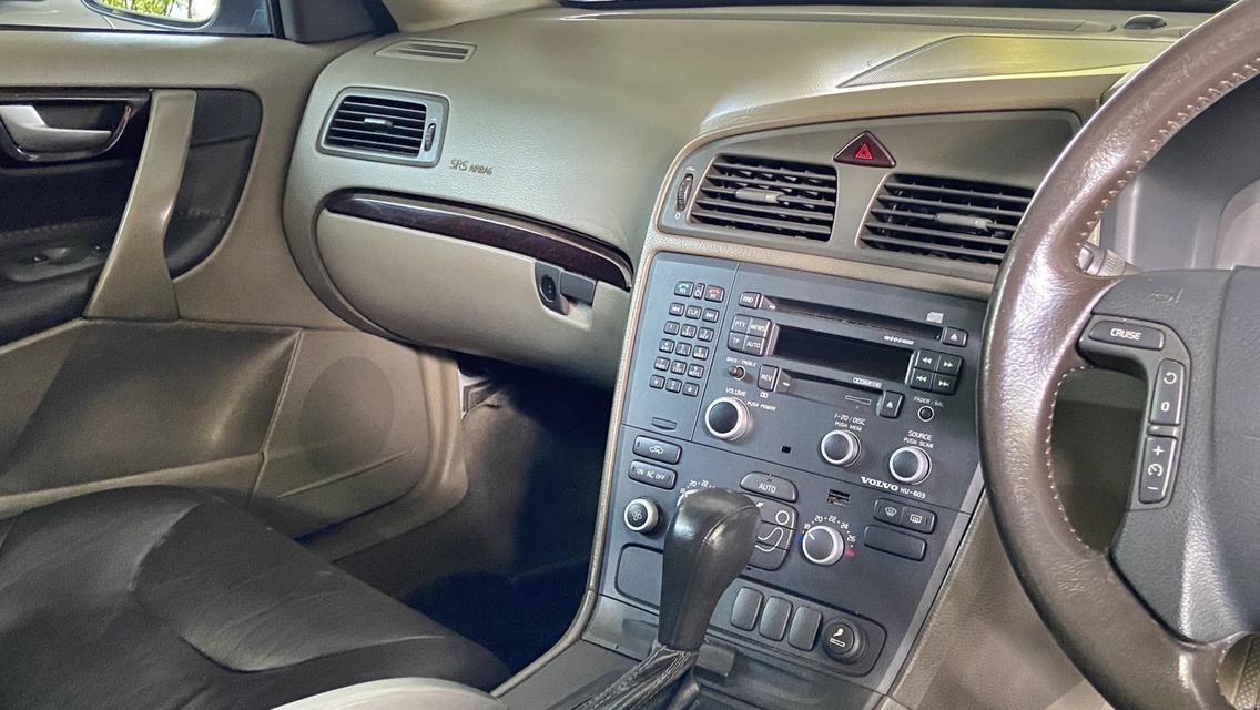VOLVO V70XC 13