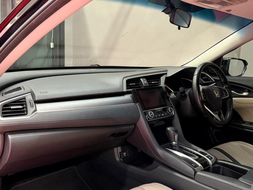 2017 HONDA CIVIC FC 1.8 EL รถมือเดียวออกป้ายแดง รถวิ่งน้อย เข้าศูนย์ทุกระยะ ไม่เคยมีอุบัติเหตุครับ 12