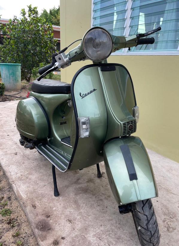 Vespa PX 125 สีเขียว