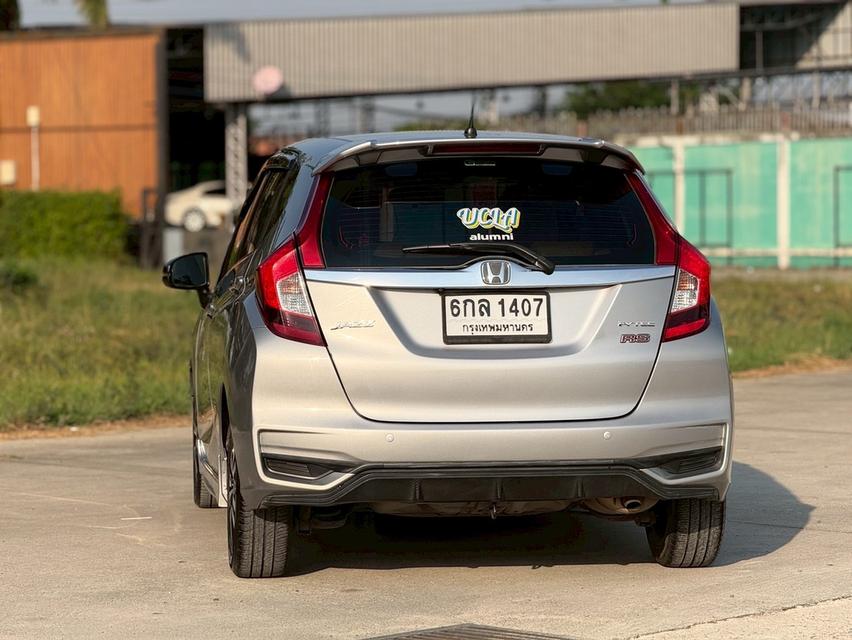 HONDA  JAZZ GK 1.5 RS TOP  (MNC) Y2017สีเทา ออโต้ รูปที่ 5