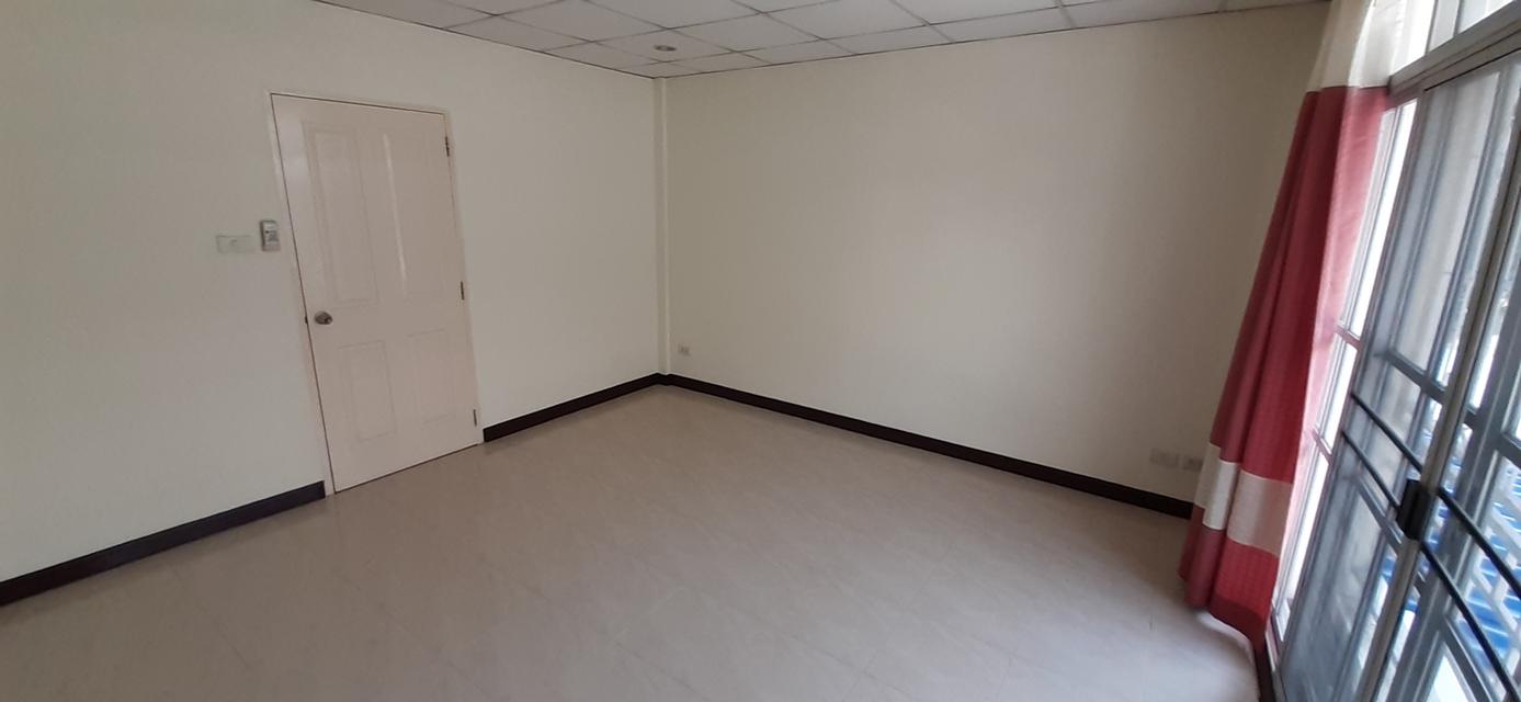 ให้เช่า ทาวน์เฮ้าส์ขนาด 17 ตร.ว. 2 ห้องนอน 2 ห้องน้ำ 1 ที่จอดรถ ห่างจากรถไฟฟ้าสีเขียว 300 เมตร 11