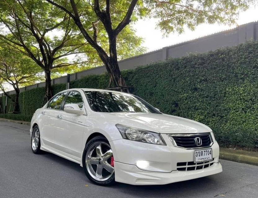 Honda Accord ปี 2010 สีขาวมุก 2