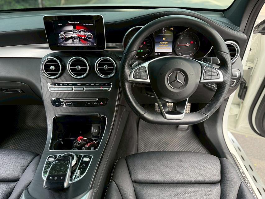 Benz GLC250 d AMG Dynamic ดีเซล สีขาว ปี 2019 รถบ้านมือเดียวป้ายแดง ไม่เคยทำสี 11