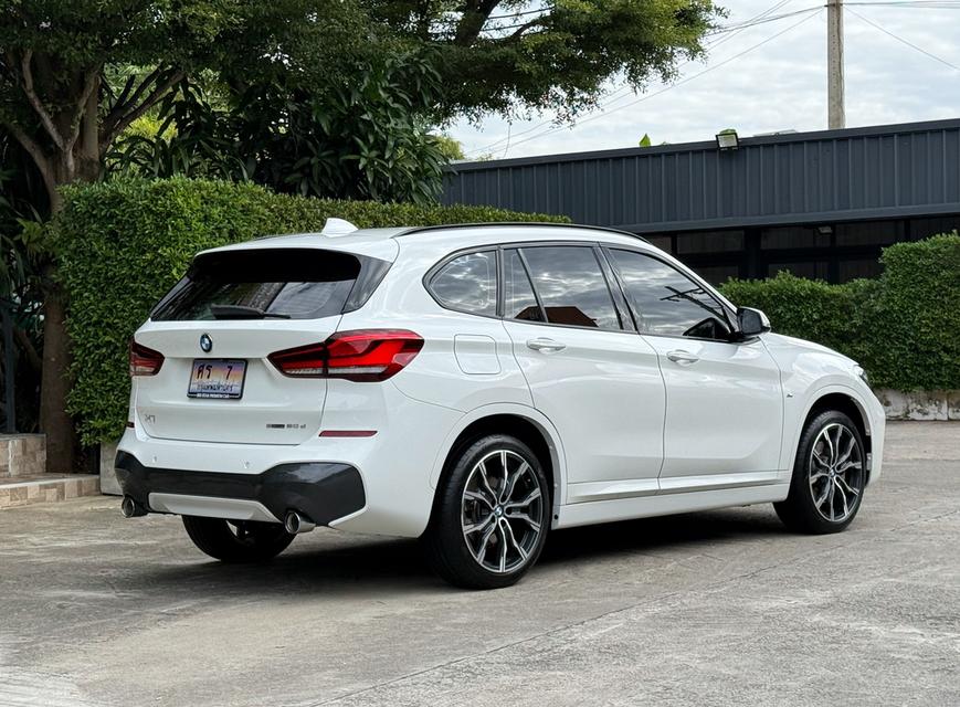 2022 BMW X1 20D MSPORT รถมือเดียวออกป้ายแดง รถวิ่งน้อย ไม่เคยมีอุบัติเหตุ วารันตีศูนย์ยังเหลืออีกนานครับ 3