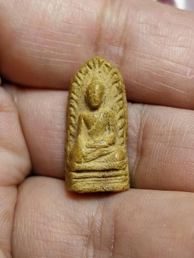 พระรอด วัดชัยพระเกียรติ ปี2497 โค็ตเลข๕ใต้ฐาน