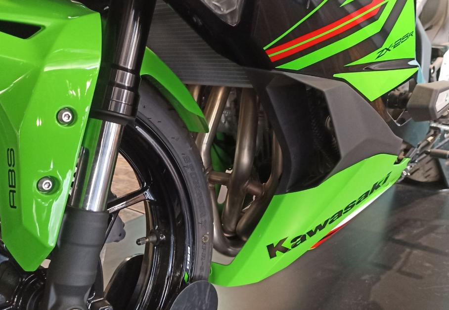 ขายด่วน Kawasaki ZX-25R สีเขียวสวย 3