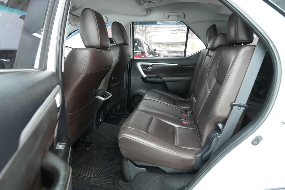 2016 TOYOTA FORTUNER 2.4 V 4WD SUV สีขาว ไมล์ 165303 กม. 16
