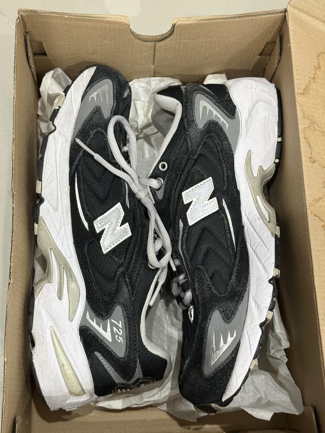 New Balance 725 7