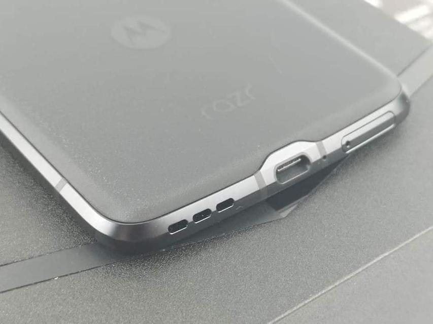 ขาย/แลก Moto Razr 2022 5G 12/512 Black Snapdragon8+ Gen1 สภาพใหม่มาก แท้ ครบกล่อง เพียง 33,900 บาท  4