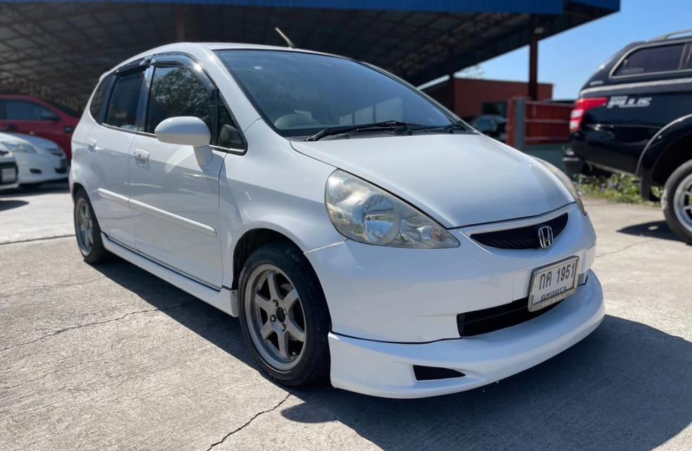 Honda Jazz ปี 2006 สีขาว 2