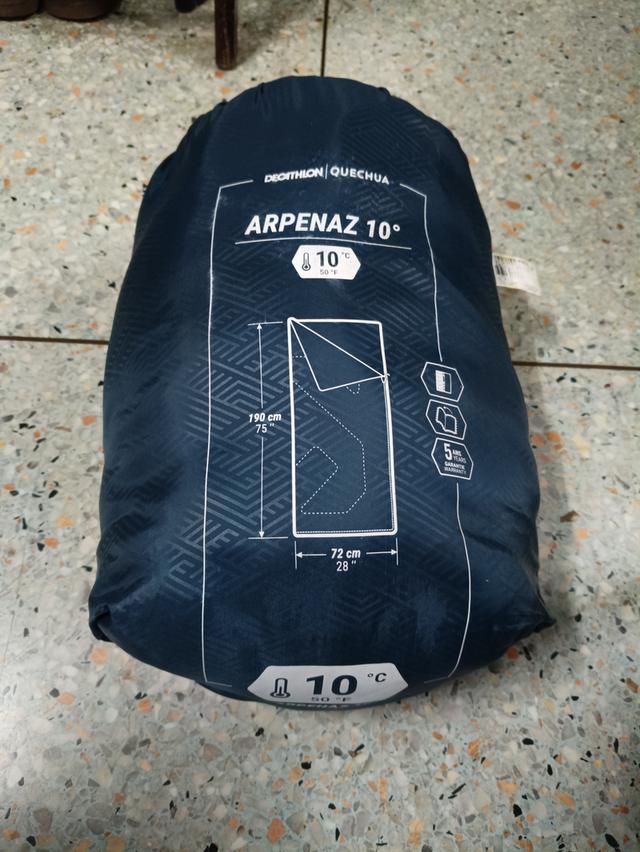 ถุงนอนตั้งแคมป์ Quechua Arpenaz 10° สีน้ำเงิน กางเป็นผ้าห่มได้