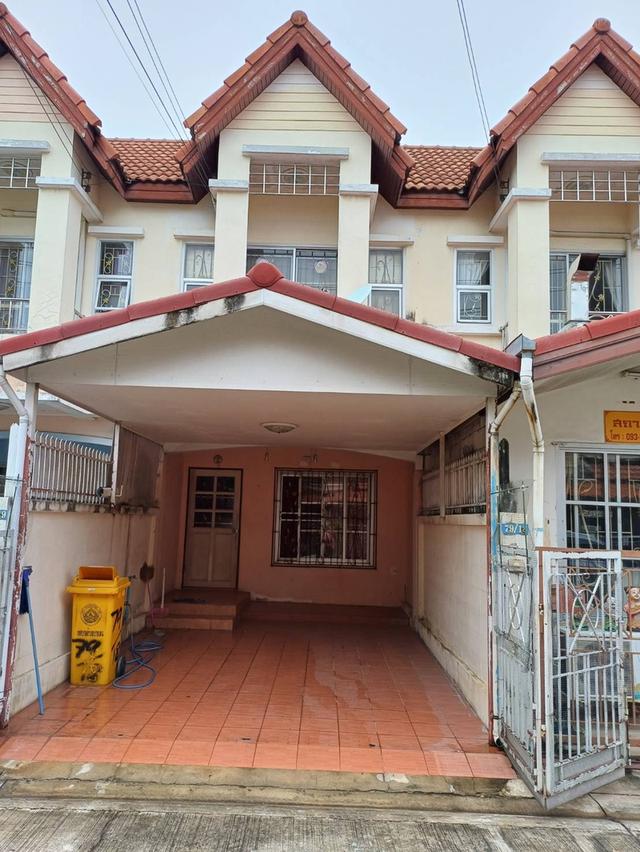 ทาวส์เฮ้าส์ทำเลทอง ติดถนน มีตลาด เดินทางสะดวก 7