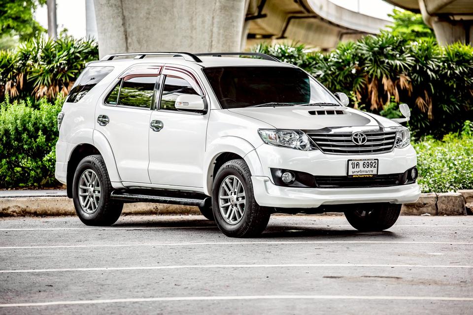 TOYOTA FORTUNER 3.0V ภายในดำ สีขาว ปี 2012 เกียร์ออโต้
