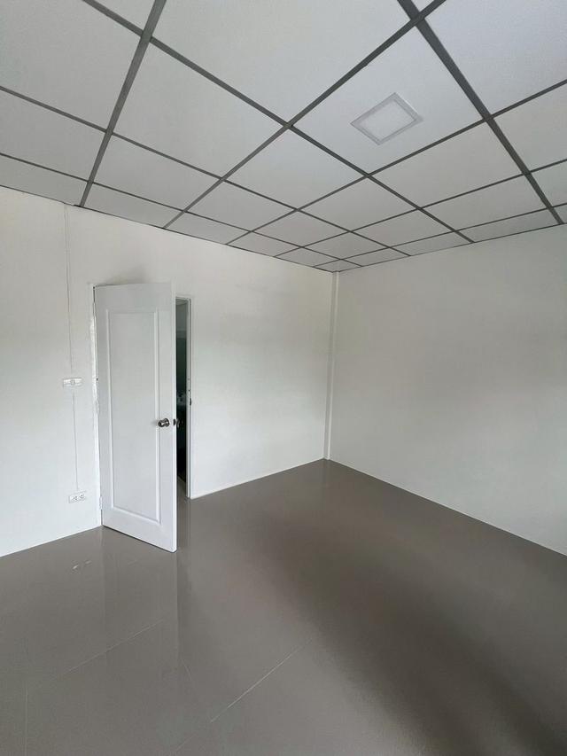 ขายทาวน์เฮาส์ 2 ชั้น เนื้อที่ 18 ตรว. ถนนเมน หมู่บ้านพนาสนธิ์ 6 ถนนนิมิตใหม่ 7 แขวงมีนบุรี เขตมีนบุรี กรุงเทพมหานคร  9