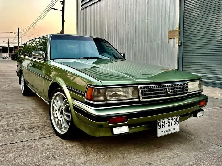 Toyota Crown สีเขียวสวย 2