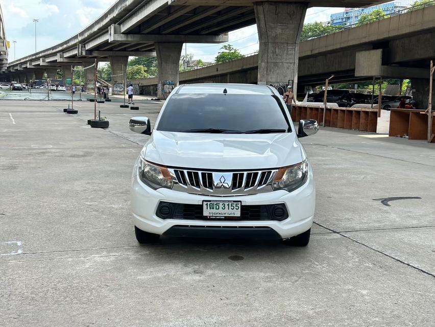 ขายรถ Mitsubishi Triton 2.4 GLX Mega Cab ปี 2015 สีขาว เกียร์ธรรมดา