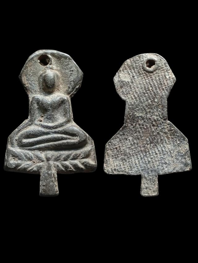 พระขุนแผนใบพุทรา เนื้อชินหลังลายผ้า กรุวัดราชบูรณะ พระนครศรีอยุธยา ตัดชิดเหมือนพิมพ์วัดใหญ่ชัยมงคล ขนาดกำลังห้อยคอ รูปที่ 2