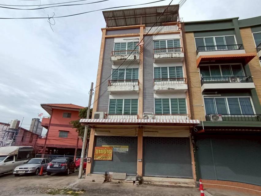 ขายตึกหัวมุม 4ชั้น พร้อมดาดฟ้า ทำเลดี ใกล้ MRT ไทรม้า ซอย 9 บางรักน้อย – รัตนาธิเบศร์ 1