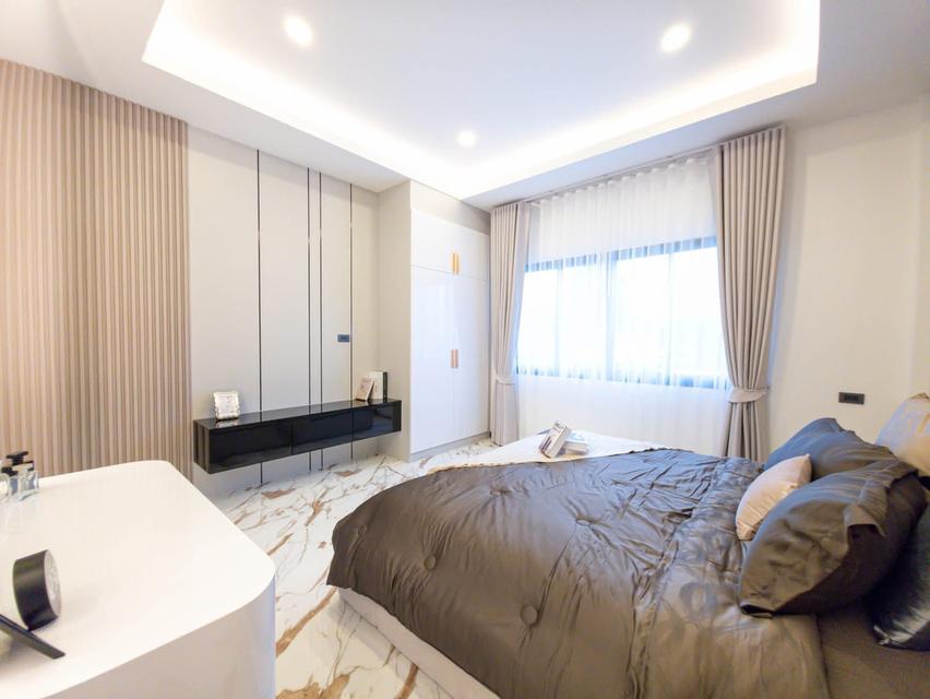 Pool villa style modern Pattaya Ekmongkhol Thepprasit  20