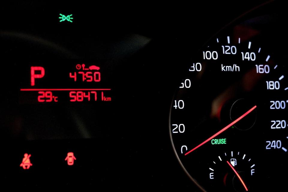 KIA GRAND CARNIVAL 2.2 LX ปี 2015 การันตีไมล์แท้ 58,xxx KM. 16