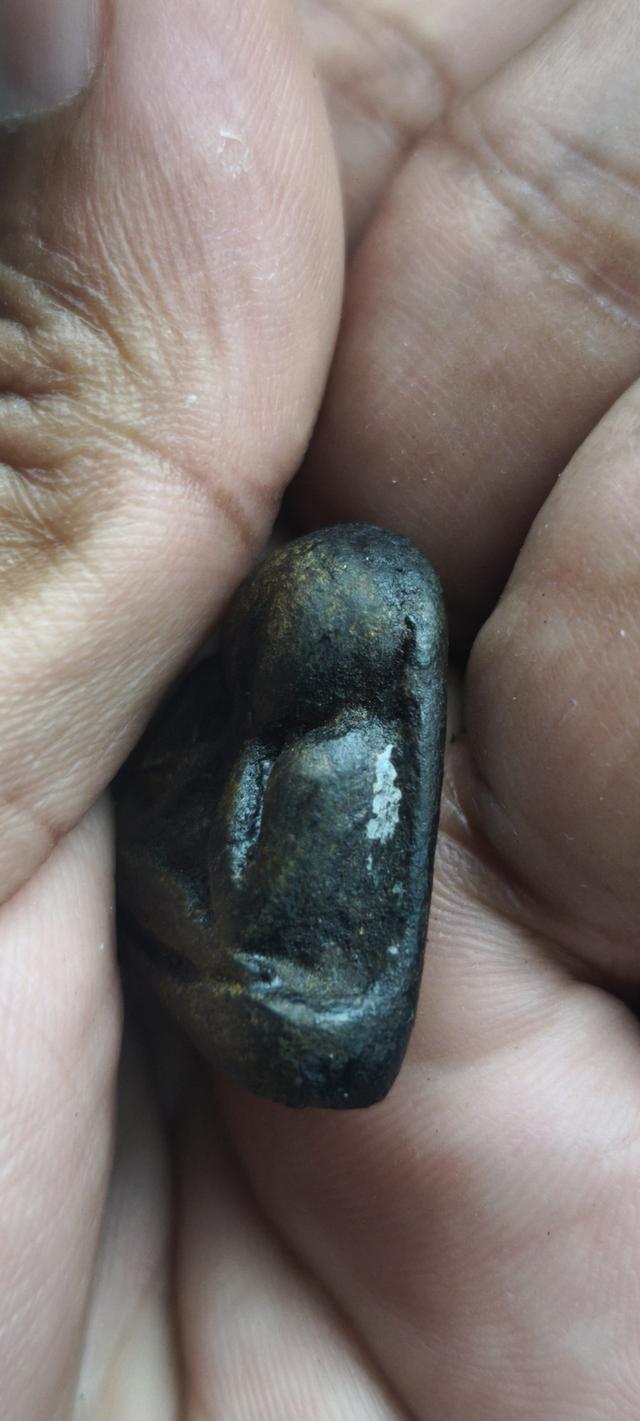 พระปิดตาเนื้อผงคลุกรัก หลวงพ่อแก้ว วัดเครือวัลย์ 4