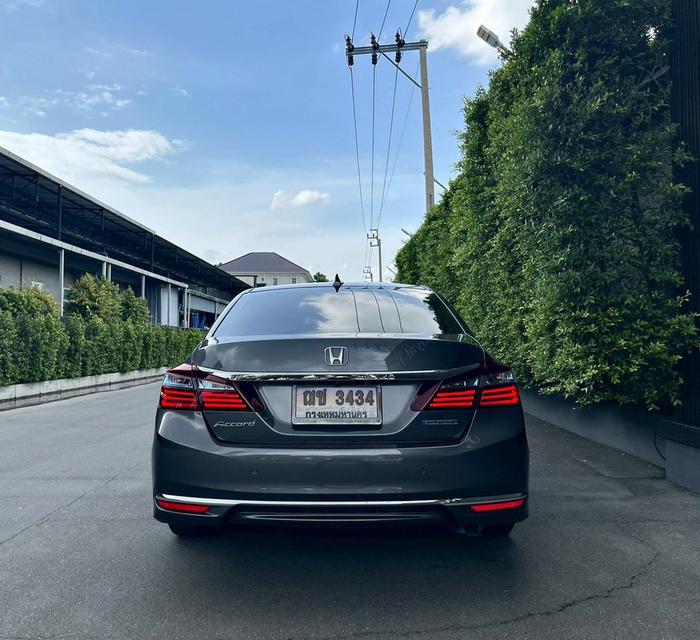 รหัสรถ AP3434 Honda Accord 2.0 HYBRID ปี 2017 สีเทา
