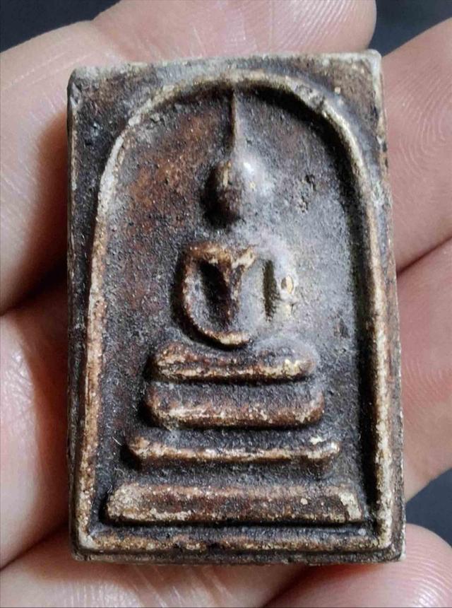 พระสมเด็จปิดทอง ลงรักเก่าค่ะ