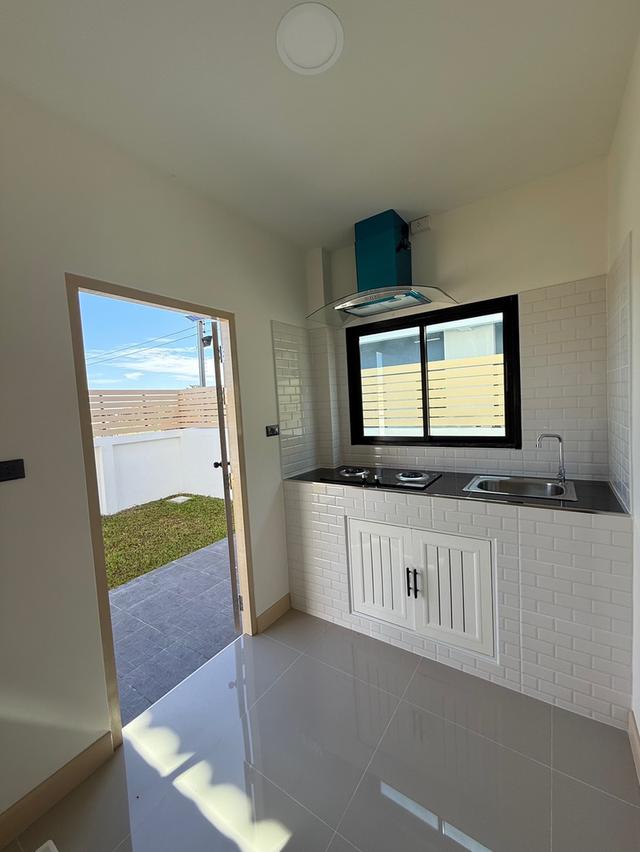 บ้านแฝดพื้นที่ใหญ่ 42.5 ตร.ว. ใกล้เซ็นทรัล–โรจนะ ราคาพิเศษ 2.79 ลบ.* 3