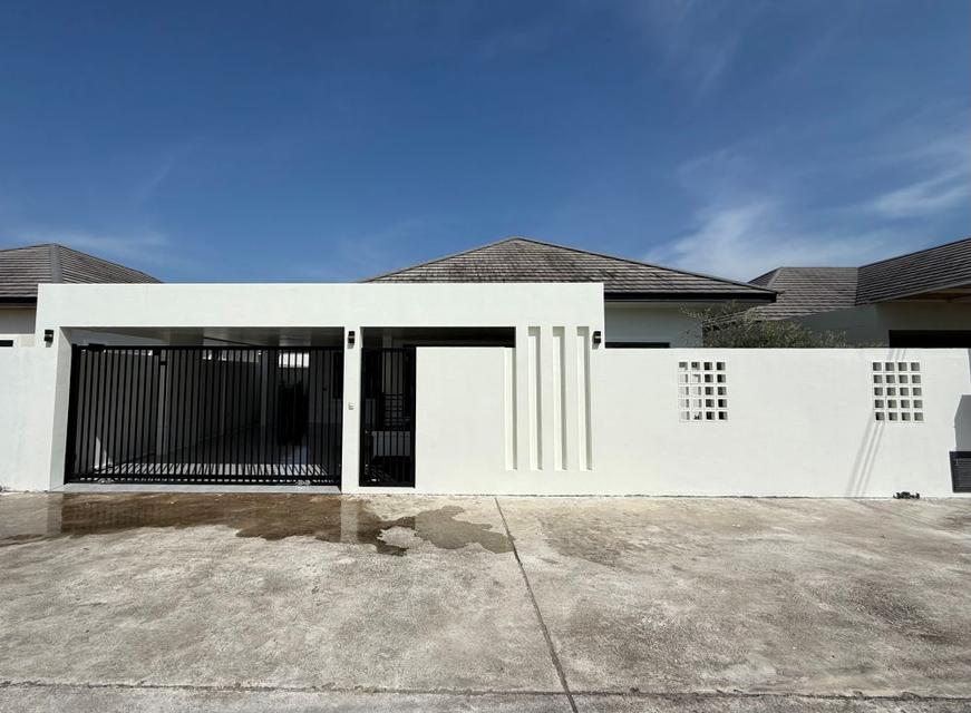 ขายหมู่บ้านมันดาราวิลล่า ถลาง - ย่าจันทร์ บ้านหลังใหญ่ พื้นที่เยอะ สะดวกสบาย จัดสวนสวยเต็ม 1